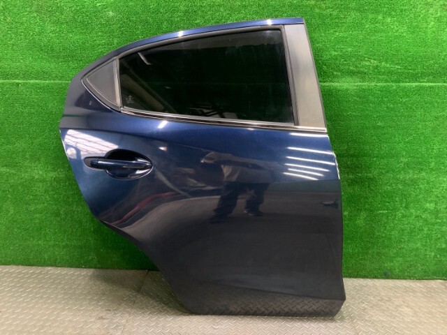 マツダ デミオ DJ5FS リアドア 右 リヤ 運転席側 42M D0Y0-72-02XE拍卖
