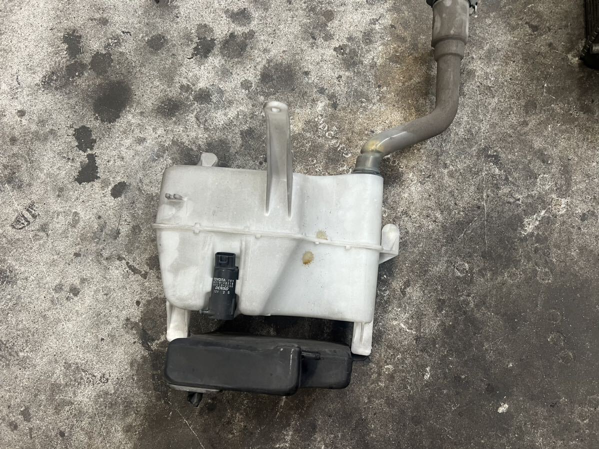 トヨタ純正 クラウン? ウインドーウォッシャータンク。拍卖