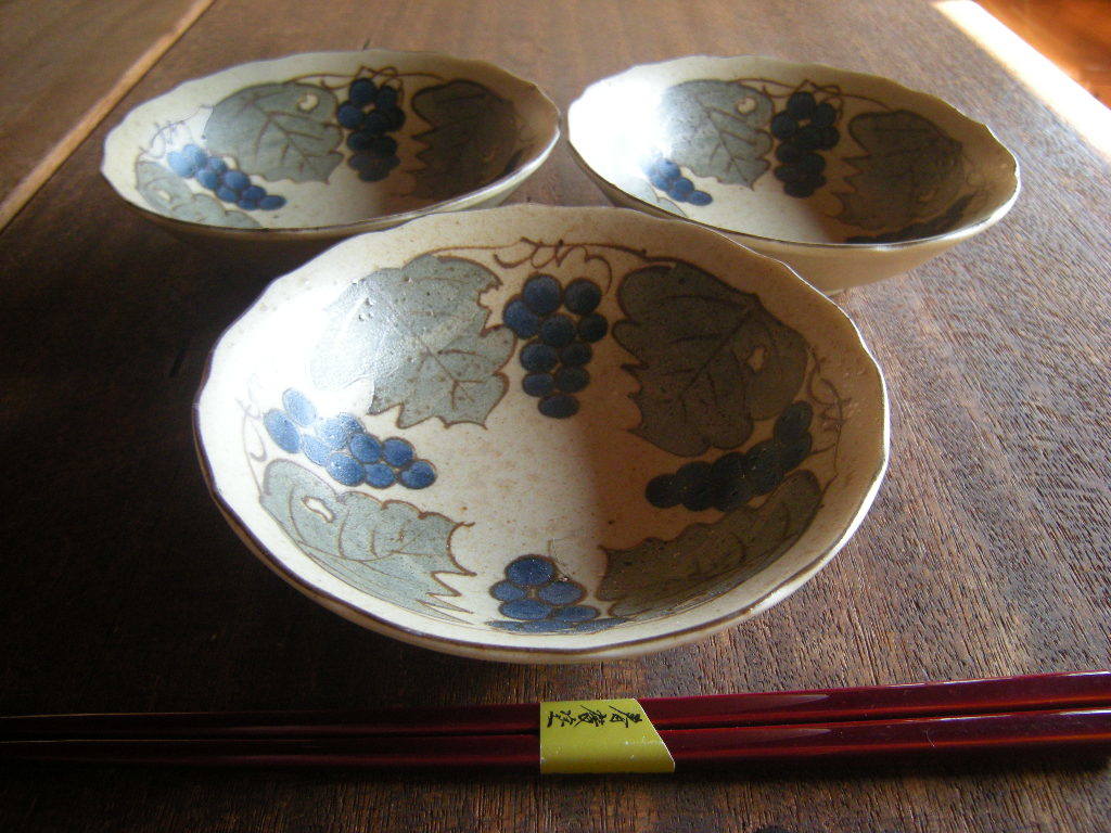 池〇美濃焼【新品・未使用】西洞窯 みのり ぶどう 4.5寸 浅鉢(13.5㎝x4㎝)1枚から *高級うつわ*在庫限り*廃番商品*≪お値打ち≫拍卖