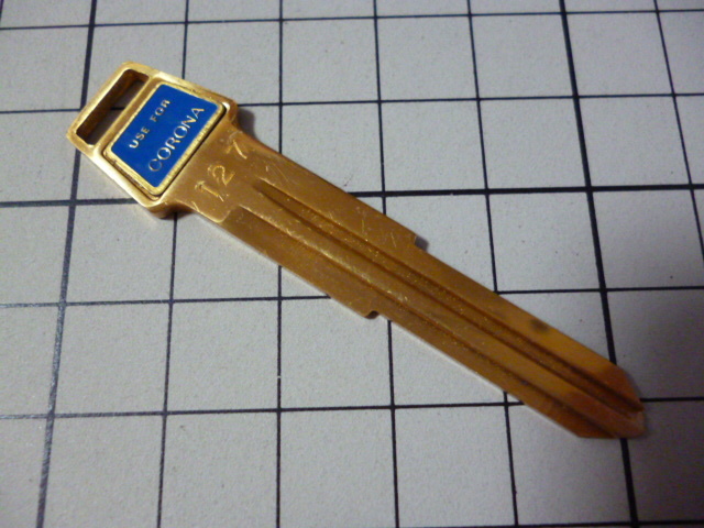 ファッション ブランクキー M127 当時物 です( CORONA コロナ / TOYOTA トヨタ ) スペアキー 鍵 ミニ キー 合鍵拍卖