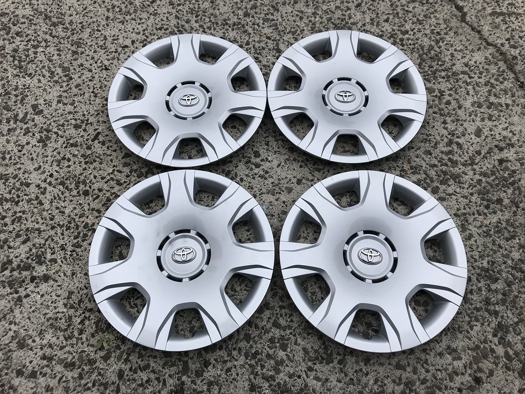 トヨタ 現行ハイエース 15インチ用 ホイールキャップ センターキャップ 3型 4型 5型 紛失 予備 流用 インテリアまで なんでもどうぞ拍卖