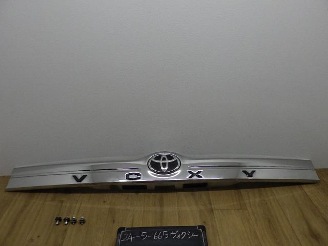 ヴォクシー  ZRR85G リヤフィニッシャーパネル 221 76811-28290/330 76801-28490拍卖