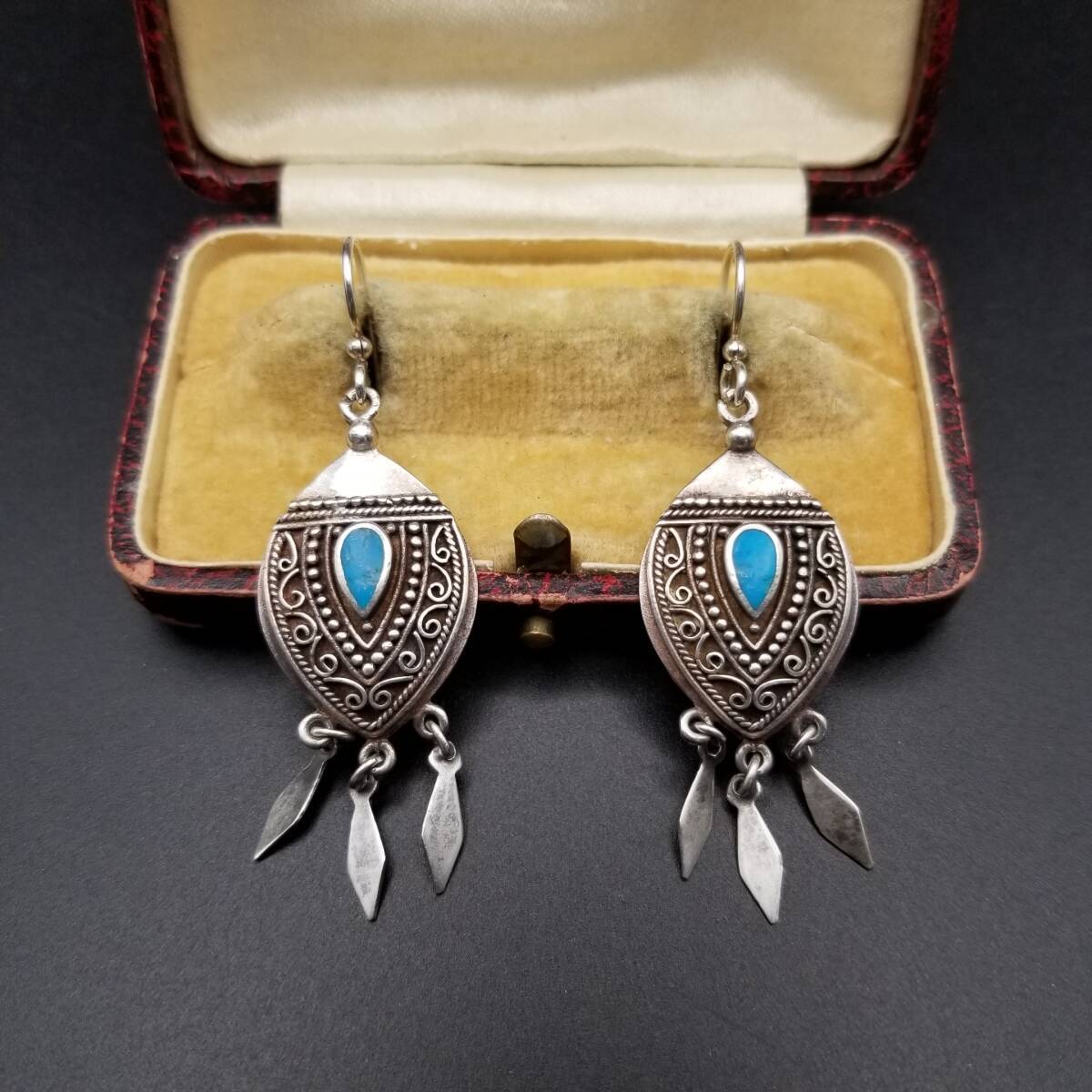 オスマンスタイル 曲線美 アラベスク ヴィンテージ シルバー ピアス ターコイズブルー アクセント フリンジ 揺れるチャーム Y16-V拍卖