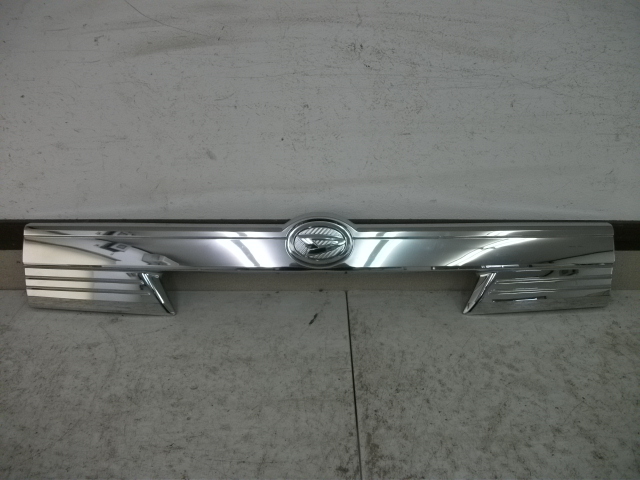 LA600S タントカスタム バックドアガーニッシュ メッキ(71649)拍卖