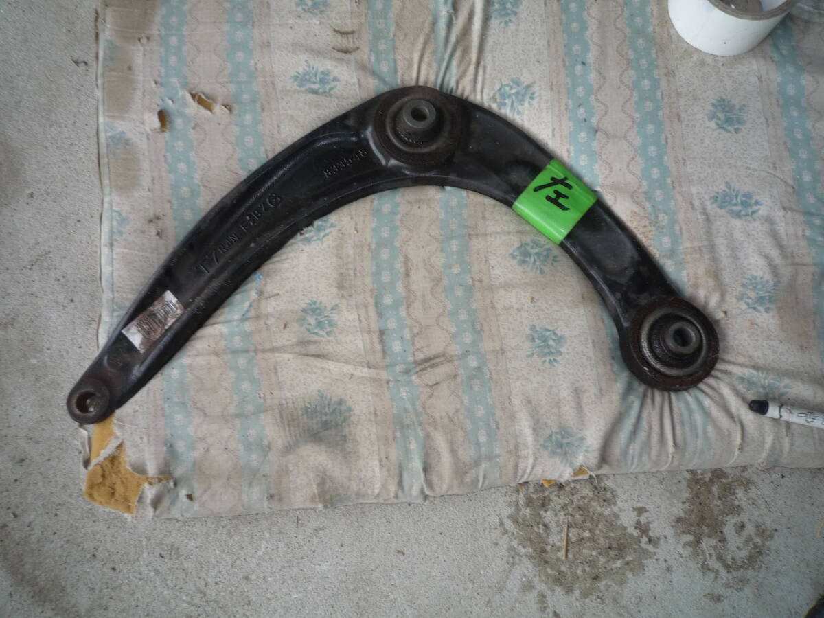(シトロエン DS4) 左 フロント ロアアーム (B7C5F06S) 拍卖