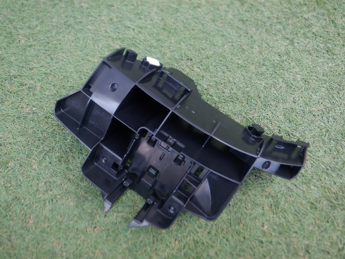 新車外し トヨタ純正 52562-30190 リアバンパー ブラケット ステー 右側 運転席 分かる方どうぞ m-24-6-415拍卖