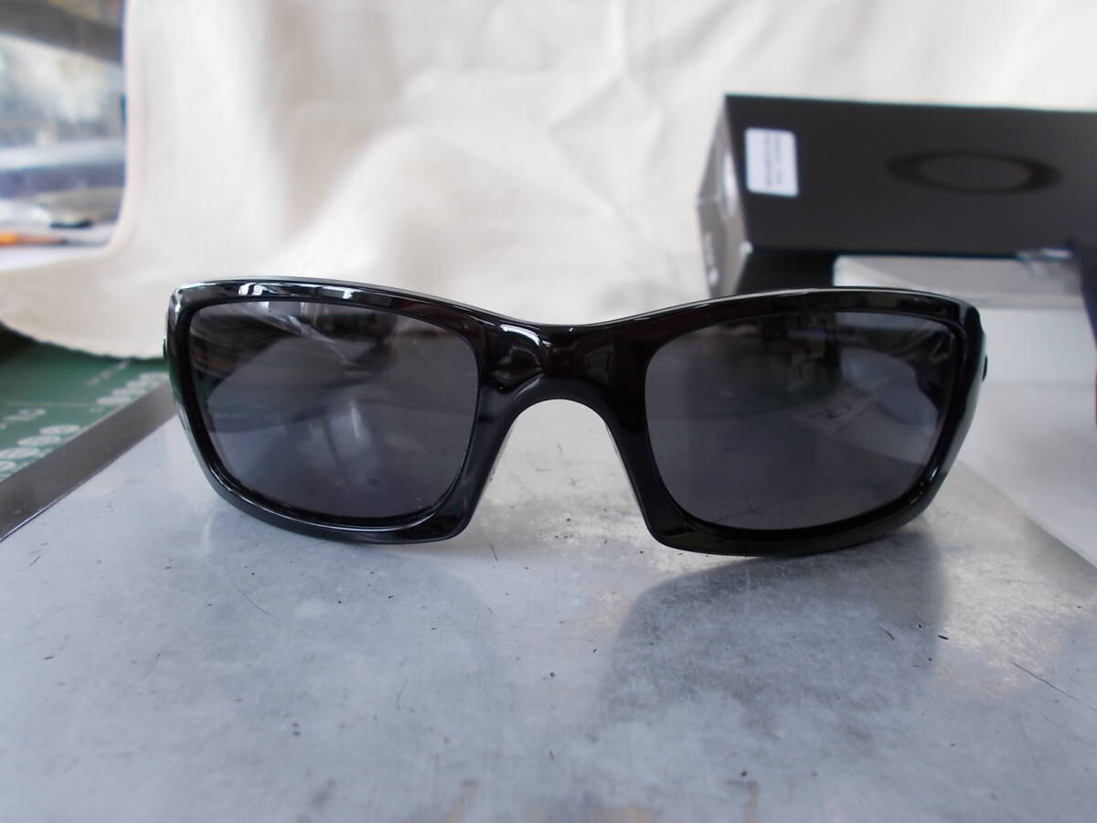 OAKLEY オークリー FIVE SQUARED OO9238-0454 サングラス Polished Black × Grey拍卖