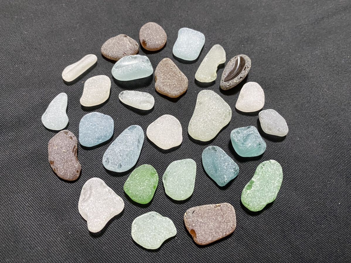 日本海シーグラス 粗いものあり、欠けが少ないもの 多少肉厚なもの100g S869ビーチグラス レア 小、中サイズ コレクション アート拍卖