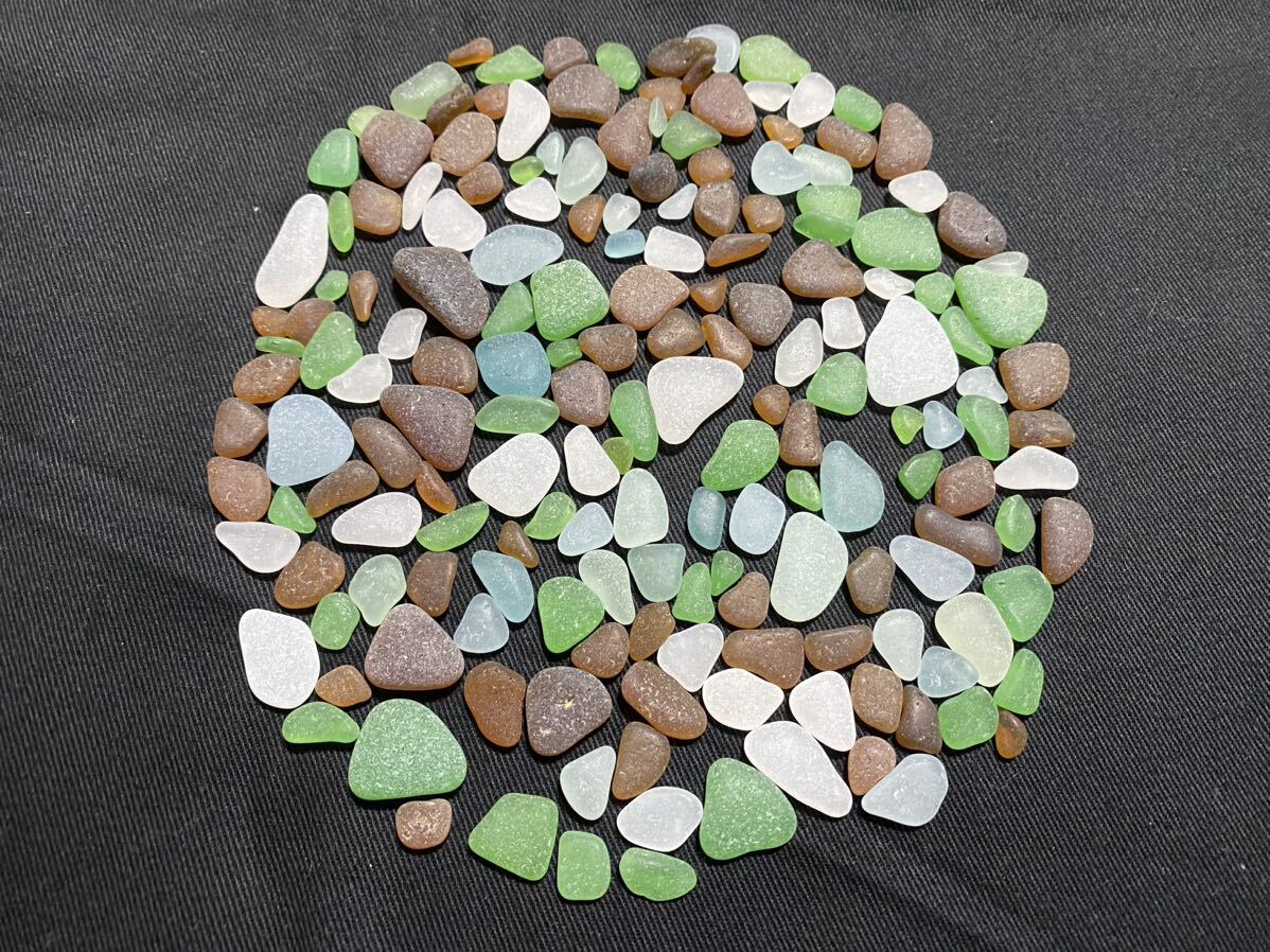 シーグラス 欠けはほぼなし 三角や四角タイプ 81gS875 ビーチグラス レア 極小、小サイズ コレクションやアクセサリー作りにも拍卖