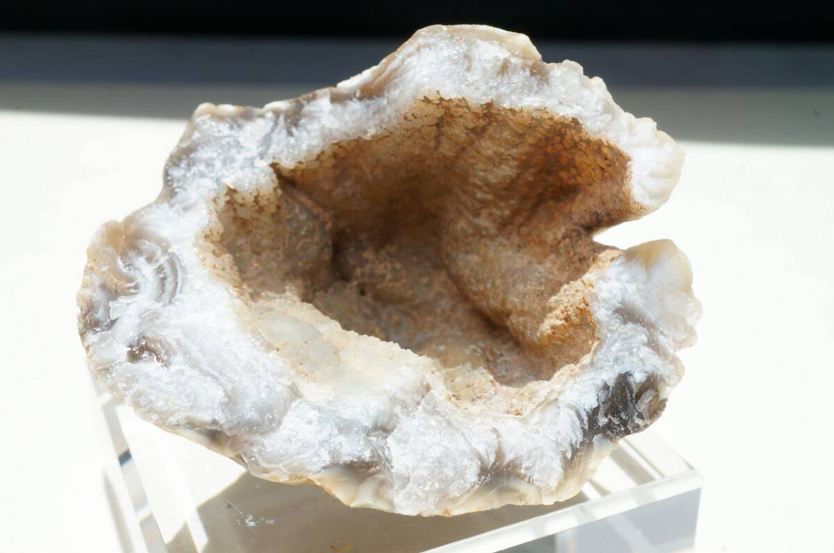 【特別即決価格!早い者勝ち】30年前の希少在庫!アゲートジオード・ドーム水晶、石英クラスターが神秘的(メノウ・瑪瑙) 鑑賞石 鉱物42g拍卖