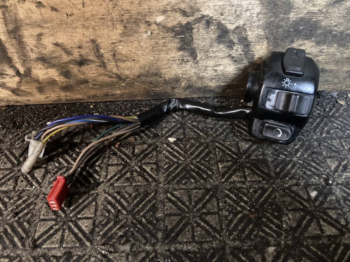 YAMAHA マジェスティ125FI LPRSE2710 右ハンドルスイッチ 神戸発 C110-32拍卖