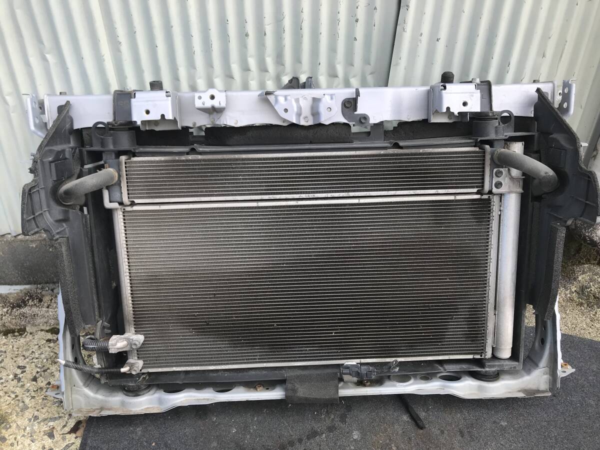 管1144-42 トヨタ プリウス ZVW30 コアサポート ラジエター ラジエーター 電動ファン コンデンサーセット 動作品拍卖