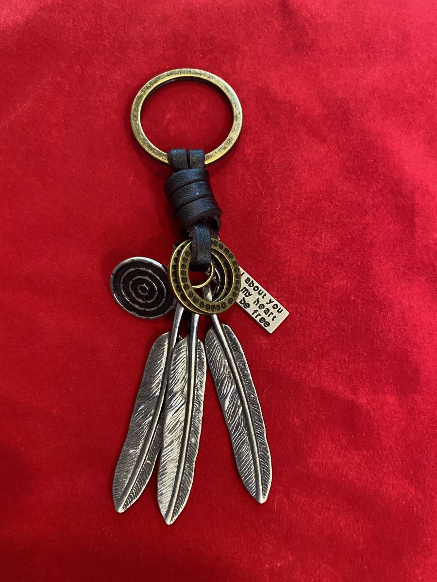 ★匿名配送★ビンテージ スタイル キーホルダー A タッセル チャーム 羽 キーリング アメリカン ハーレー バイカー 旧車 カスタムカー USA拍卖