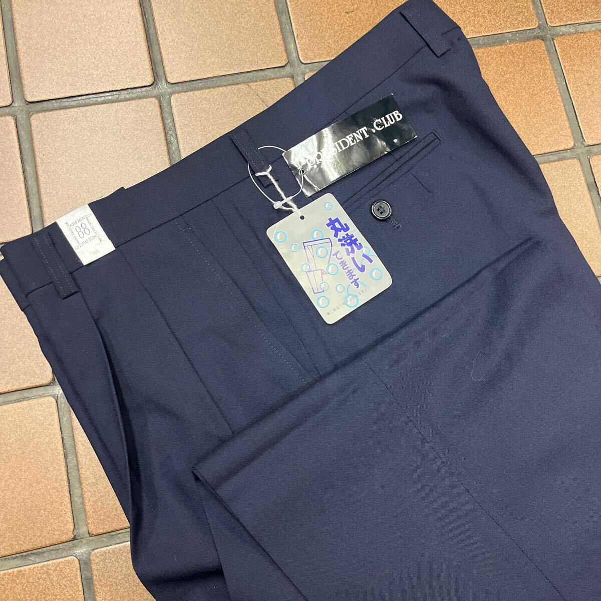 新品☆人気 W88cm ネイビー系 ゆったり系 スラックス カジュアルパンツ ゴルフウェア GOLFパンツ 2タック ポリとウール ウォッシャブル拍卖