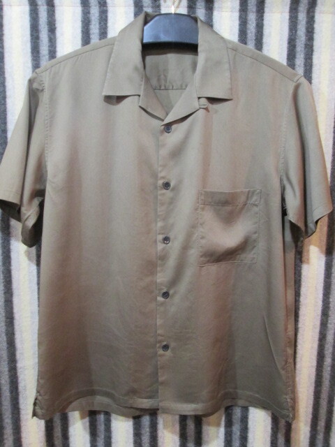 古着 開襟シャツ オープンシャツ(Mサイズ)ロカビリーシャツ レーヨンシャツ オリーブグリーン系拍卖
