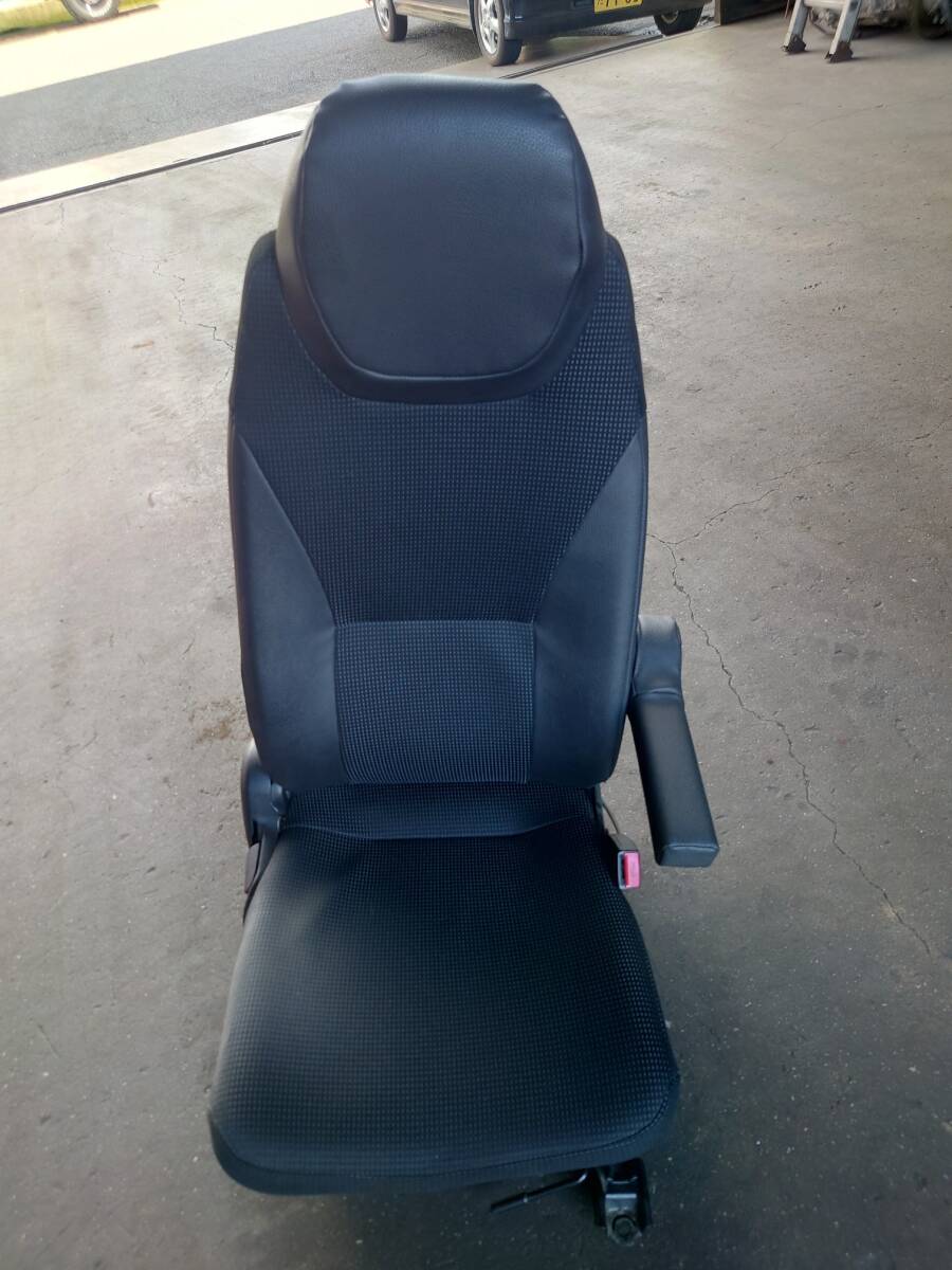 シート 座席 椅子 右 運転席側 スタンダード 標準 三菱 キャンター 平成28年8月 TPG-FBA00 トラック 2024062802 550017拍卖