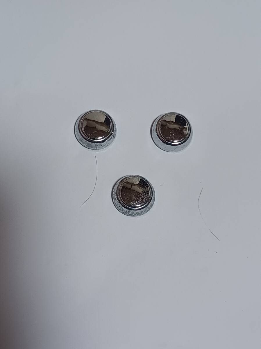 こちらの商品はナンバーフレームを留めているボルトのメツキカ-バです中古品です3個入りとなります拍卖