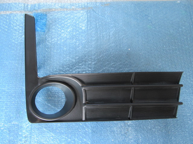 ZRR80G ZRR80W ZRR85W ZWR80W ヴォクシー ノア ヴォクシー フォグランプカバー 右 純正 52127-28490 TOYOTA VOXY NOAH拍卖