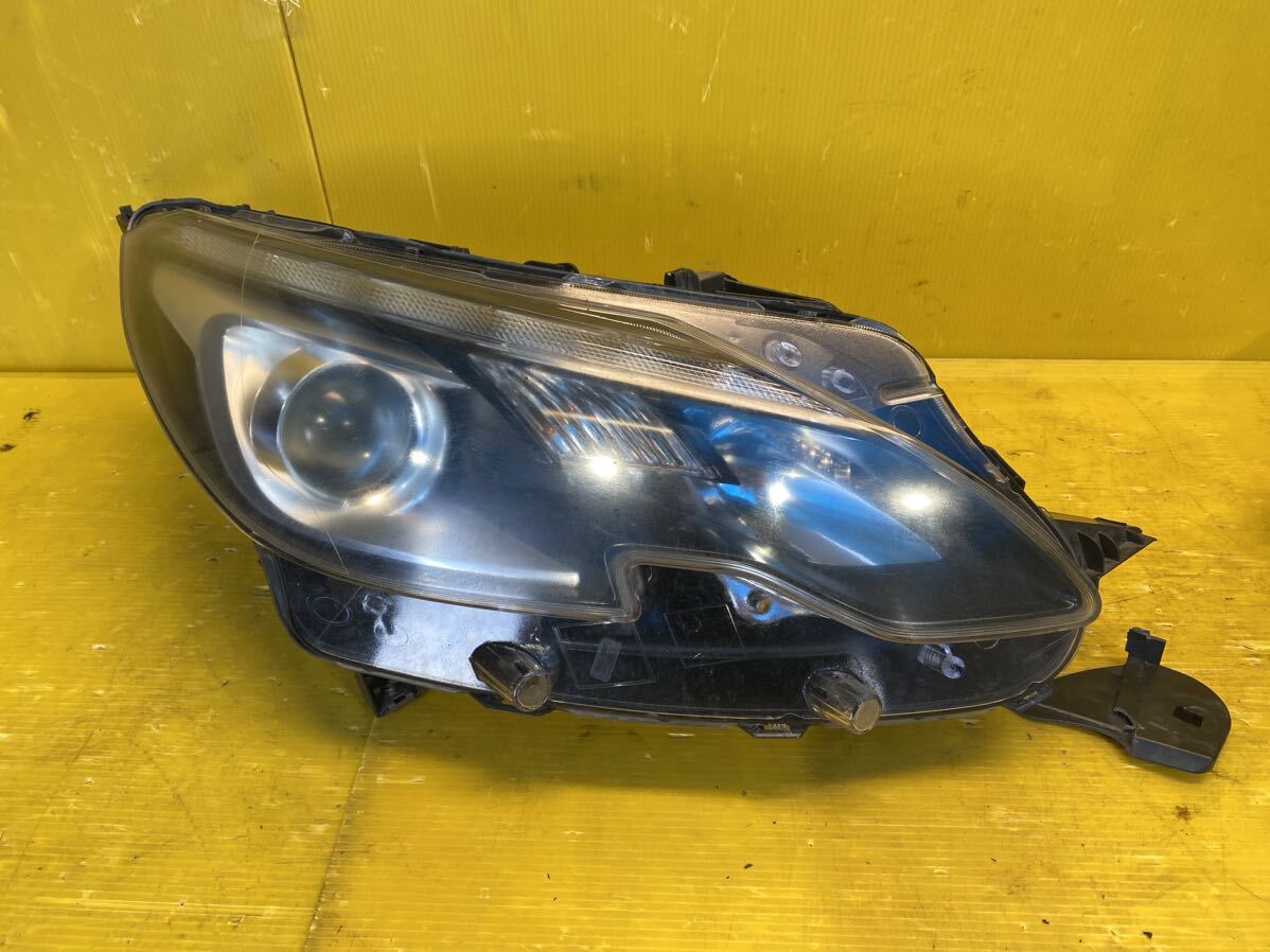 (40846) プジョー 2008 A94 右ヘッドライト 90093408 送料は2480円(北海道/沖縄県はお問い合わせください)拍卖