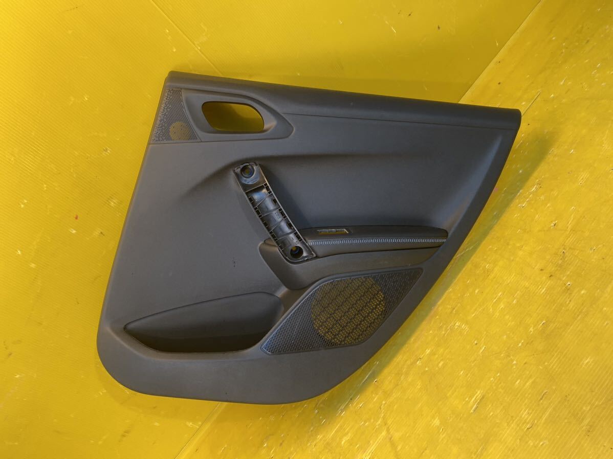 (40863) プジョー 2008 A94 右リアドアートリム 4911-00112853 送料は2980円(北海道/沖縄県はお問い合わせください)拍卖