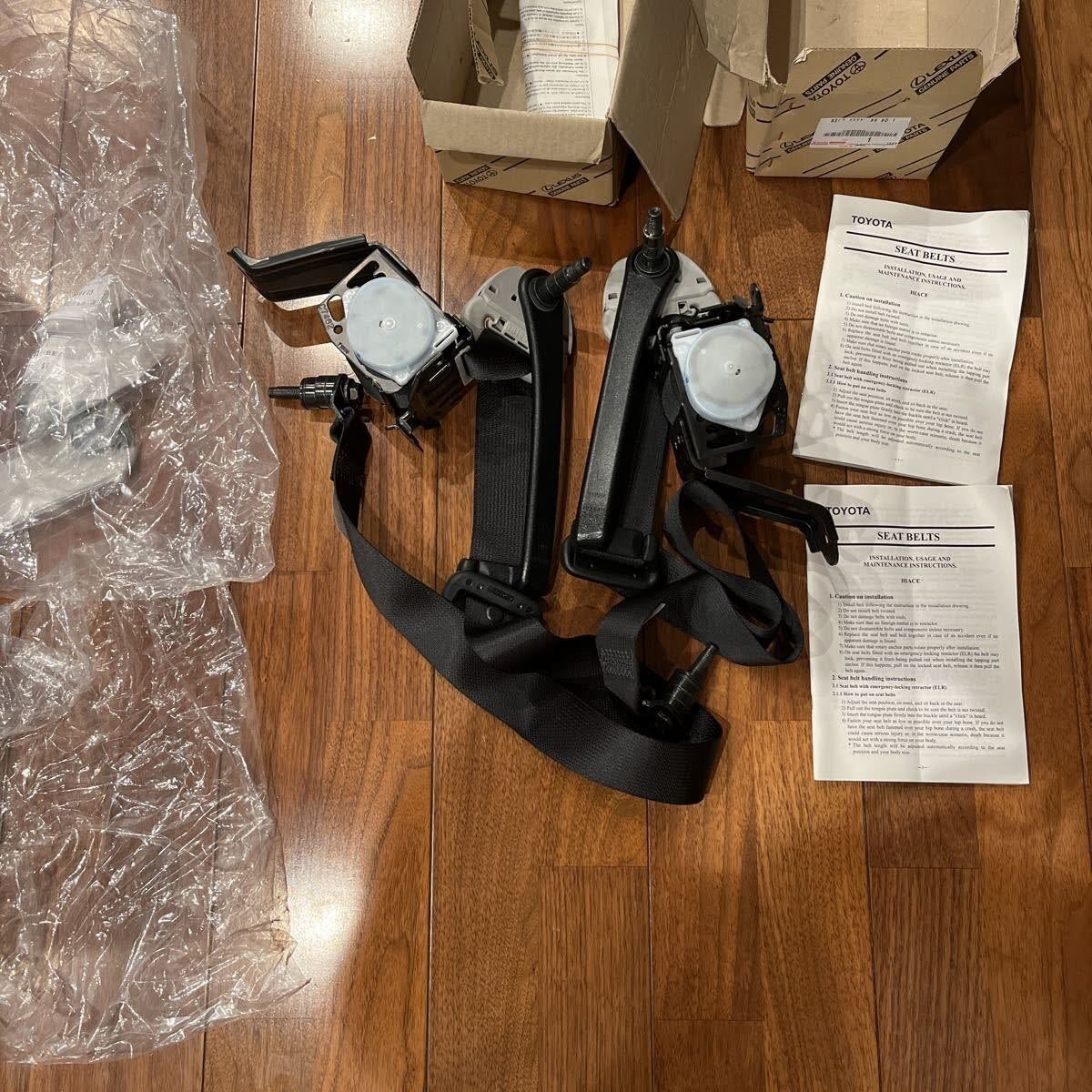 ●新品 トヨタ 200系 ハイエース レジアスエース 純正 リアシート ベルト ASSY 黒 ブラック 左右セット Rear seat belt ASSY OUT RH LH拍卖
