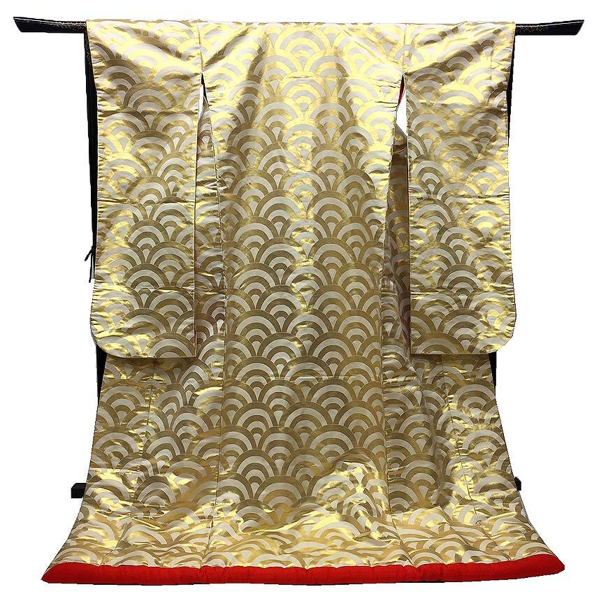 京やD033 正絹 特選色打掛 豪華絢爛 白無垢と同等の正礼装 古典文様 花嫁衣裳 青海波文様 婚礼衣裳 花嫁打掛 裾ふき綿仕立て 和装拍卖