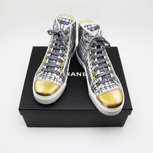 新品 シャネル ハイカットスニーカー キャンバス レザー ゴールド シルバー ツイード IG32473 24.5cm拍卖