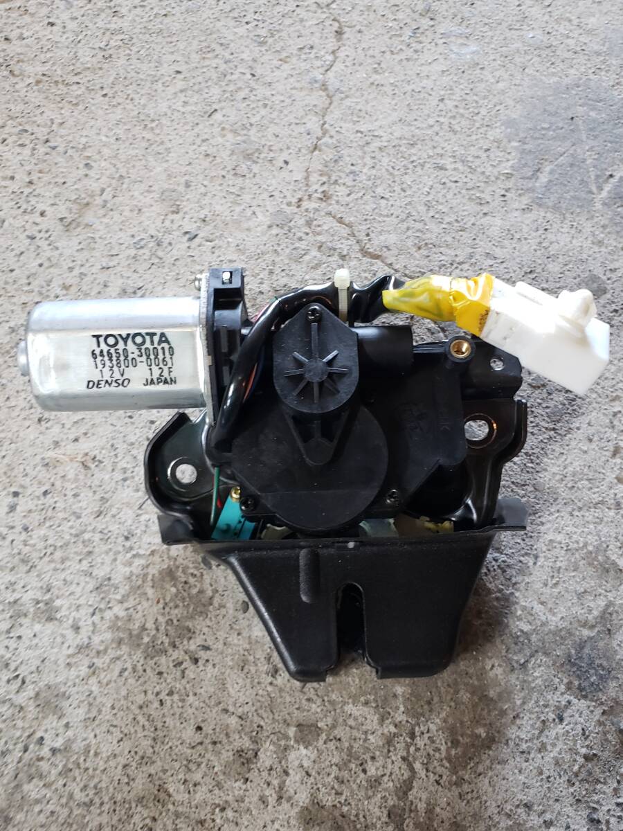 Ka F★トヨタ 18クラウンマジェスタ 後期★純正★トランクロック イージークローザー★64650-30010★部品取り車拍卖