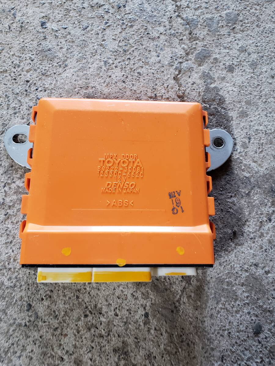Ka F★トヨタ 18クラウンマジェスタ 後期★純正★フロントドアコンピューター★89222-30081★部品取り車拍卖
