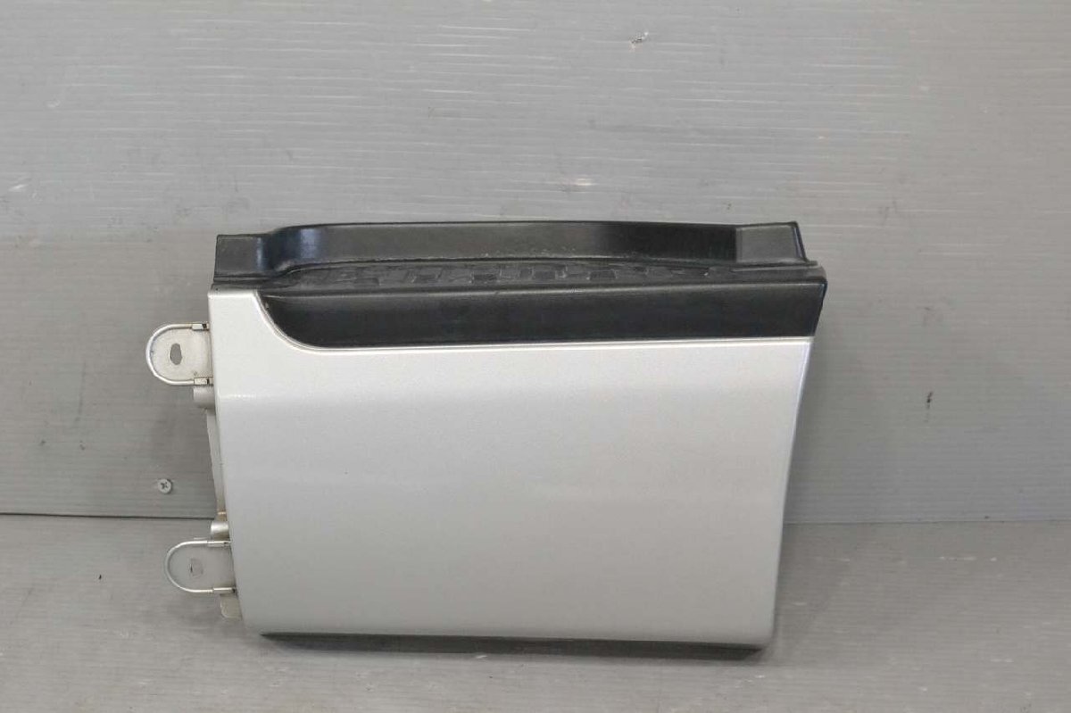 キャラバン ロング NV350 前期(VW2E26) 純正 左 フロント ステップ カバー K23 96151 3XA0A k084064拍卖