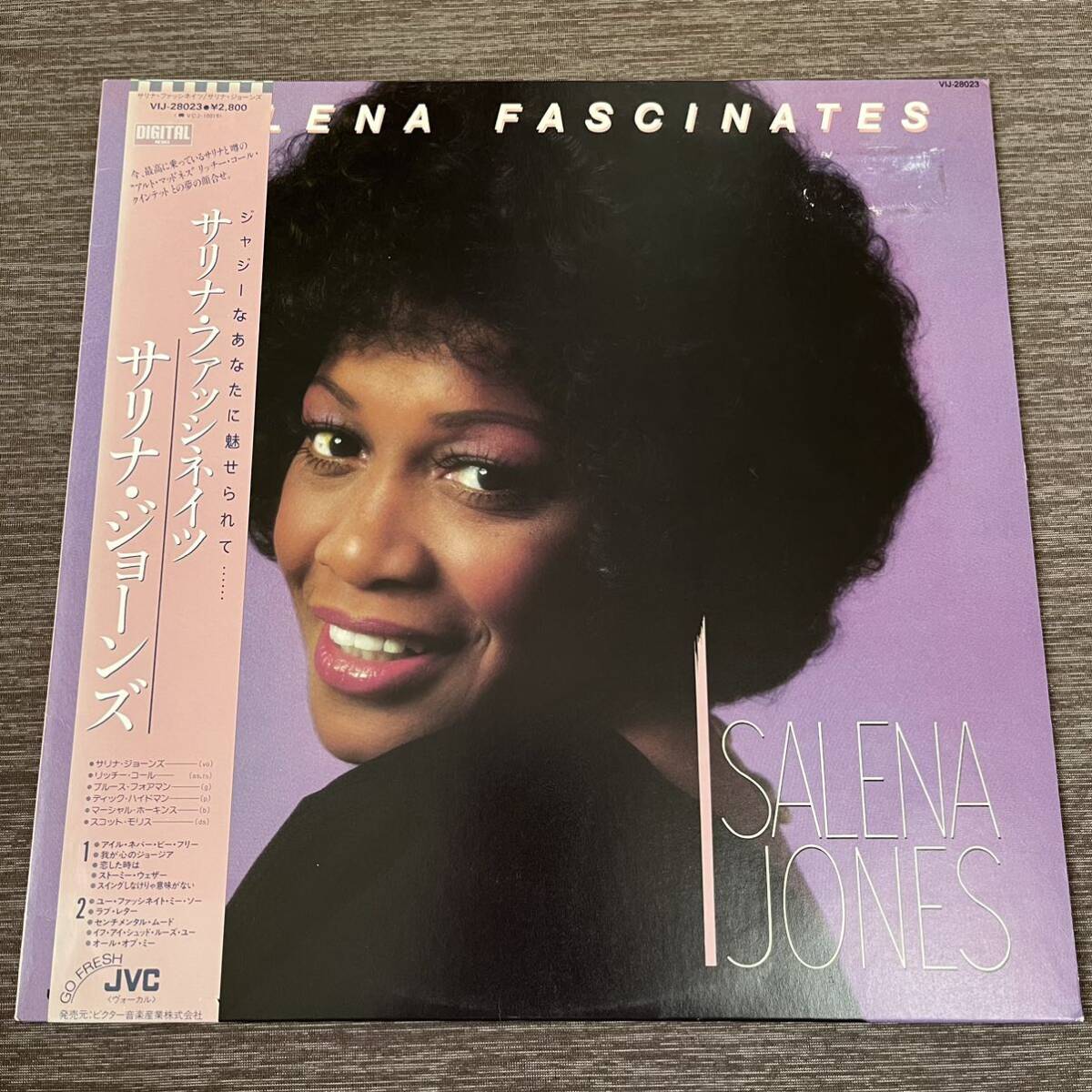 【国内盤帯付】サリナジョーンズ SALENA FASCINATES SALENE JONES / LP レコード / VIJ280023 / ライナー有 / R&Bソウル /拍卖