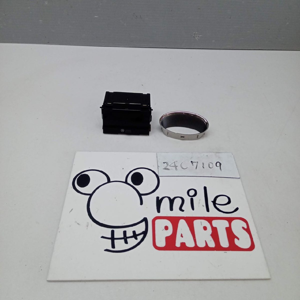 UZS186 クラウンマジェスタ 純正 時計 2Z6-9-5/24C7109*同梱不可拍卖