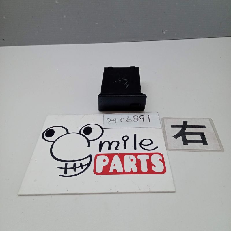 GRS184/18系 クラウン 純正 右側小物入れ 2Z6-5-6/24C6891*同梱不可拍卖