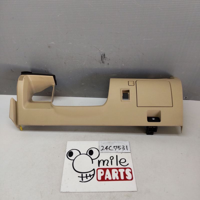 URS206 クラウンマジェスタ 純正 コラム下カバー一式 1B7-8-1/24C7531*同梱不可拍卖