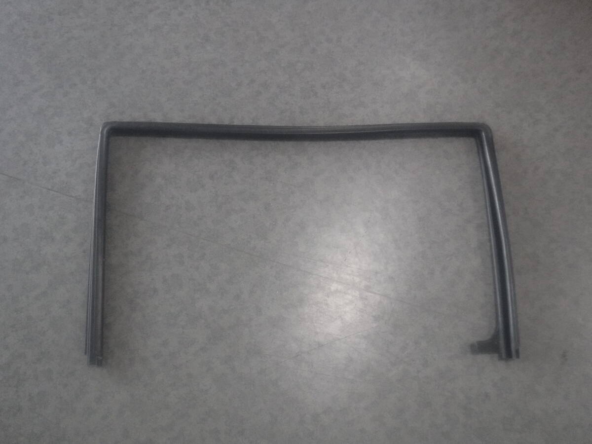 三菱U61VミニキャブU62Vバン純正スライドドア左ドアガラス ガラスランチャンネル ガイド ウェザーストリップ防水ゴム 即決即日発送可能!!拍卖