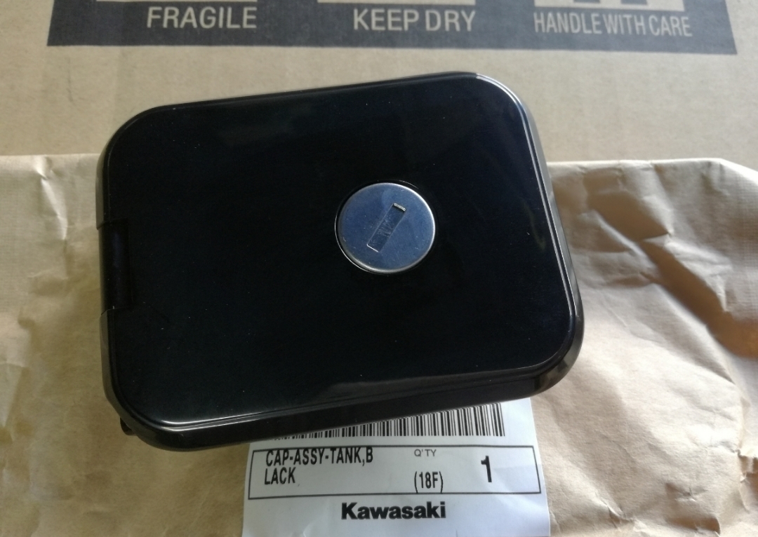ペイペイ 新品KAWASAKI Z1000J Z1000R Z1000GP 純正 新品 タンクキャップ 拍卖