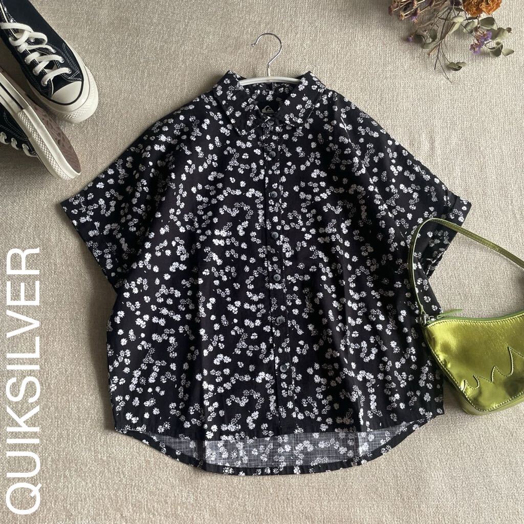 クイックシルバー ブラウス シャツ レディースSサイズ 美品 花柄 ガーリー 半袖 トップス 襟付き QUIKSILVER 黒 カットソー拍卖