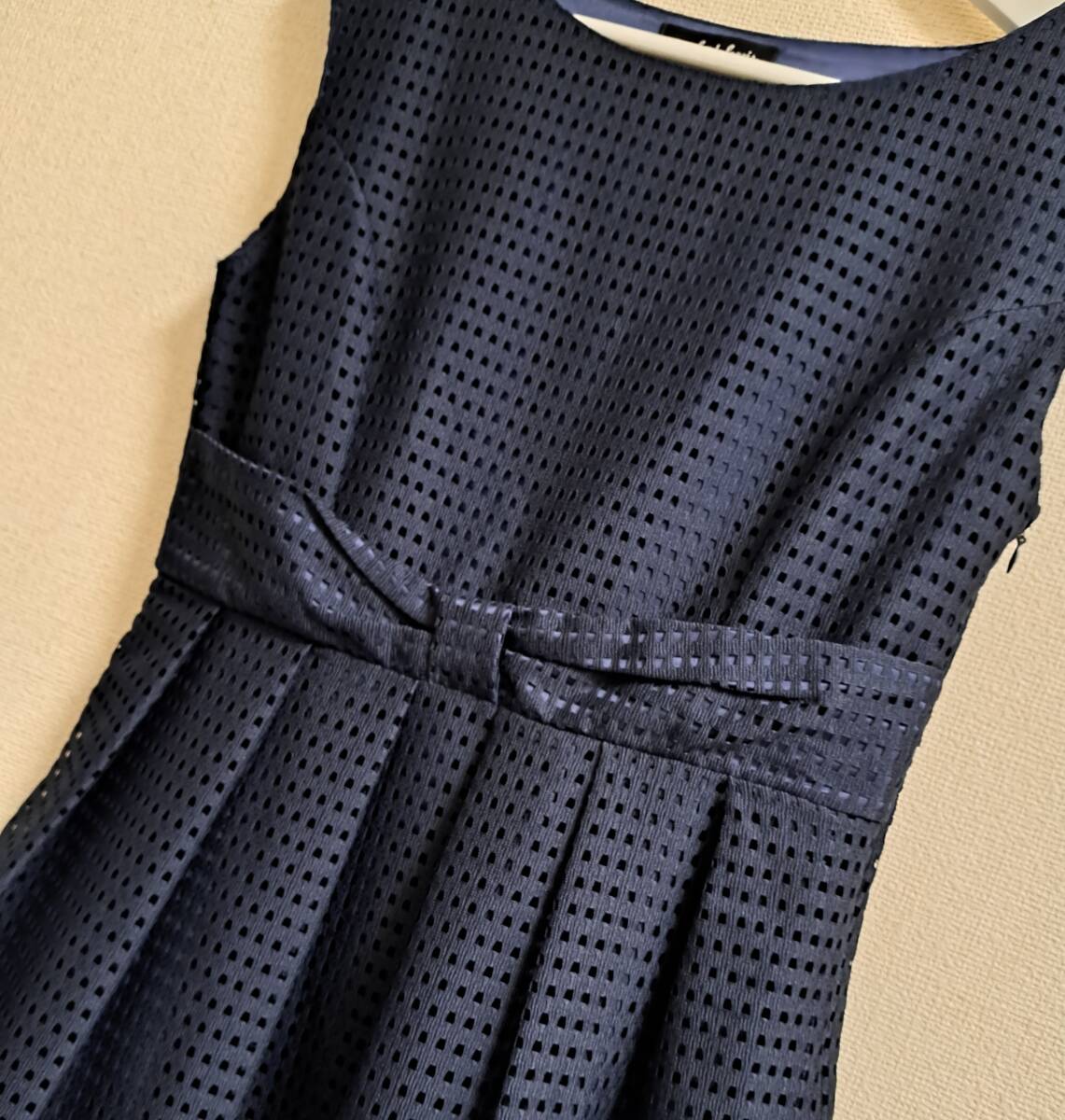 即決★メ美品 ガーランドフェリス アサクラ リボン きれいめ ワンピース 紺 M フォーマルにも拍卖