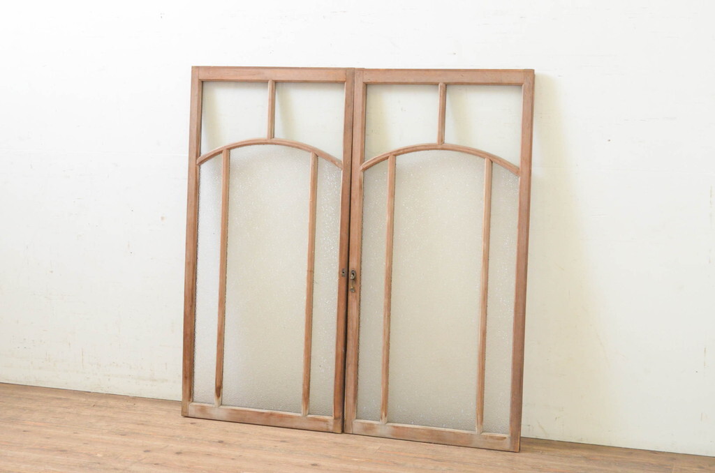 R-069668 アンティーク建具 大正ロマン ノスタルジックな雰囲気溢れる古い洋館のガラス窓2枚セット(引き戸、ガラス戸)(R-069668)拍卖