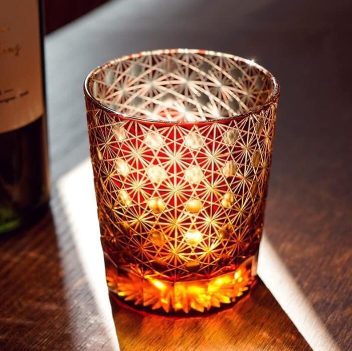 新作 グラス切子 菊繋ぎ紋 高級グラス 冷酒杯 手作りワインセット ロックグラス ビールウイスキーグラス 250ml 赤拍卖