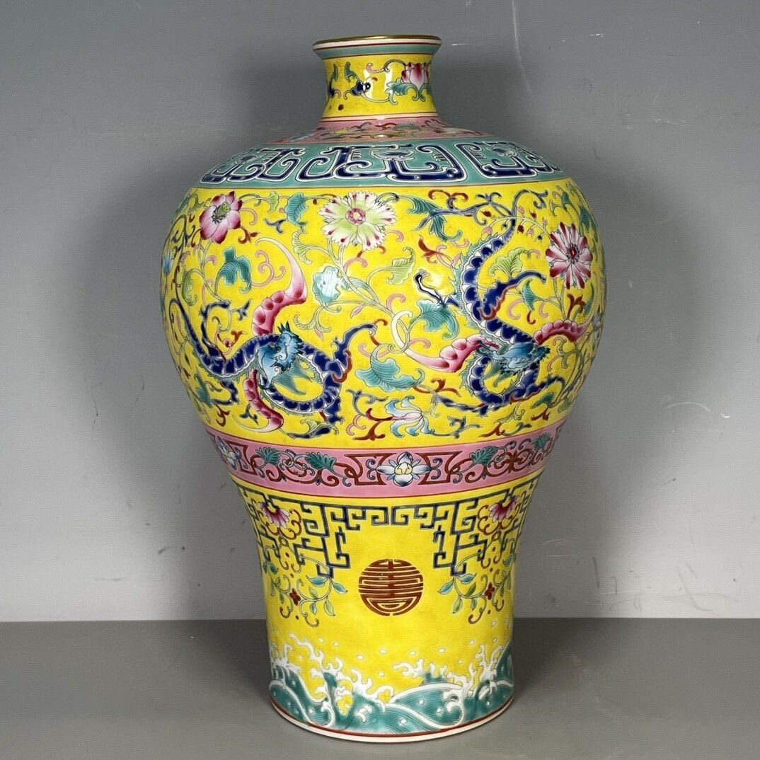 【伝世蔵品】中国古美術 古玩 唐物旧蔵 大清開運窓粉彩 黄釉双龍紋梅瓶 開運康熙御製極細工 風水置物 古賞物 中国骨董品 最高級大珍品拍卖