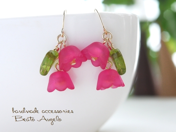 ■+angelo+葉っぱとすずらんのピアス(p-006)ピンク G チタン 樹脂 イヤリング拍卖