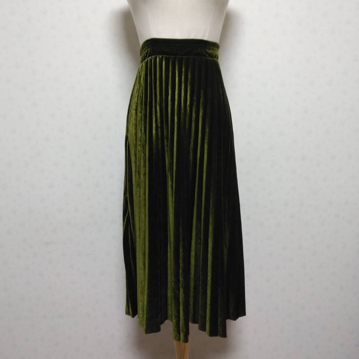 Designers ひざ丈プリーツスカート 膝丈 オリーブグリーンカラー ウエストゴム付き 無地 Mサイズ レディースファッション 拍卖