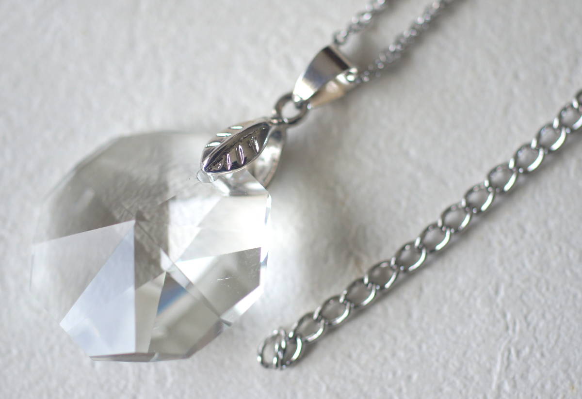 レア!? クリスタルガラス 八角形 オクタゴン ネックレス ガラス約24mm拍卖
