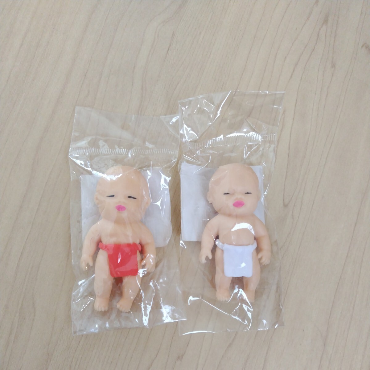 アグリベイビーズ ① 赤ちゃん スクイーズ 紅白ふんどし 約 7cm アグリーベイビーズ ストレス解消 ★新品・未開封★拍卖