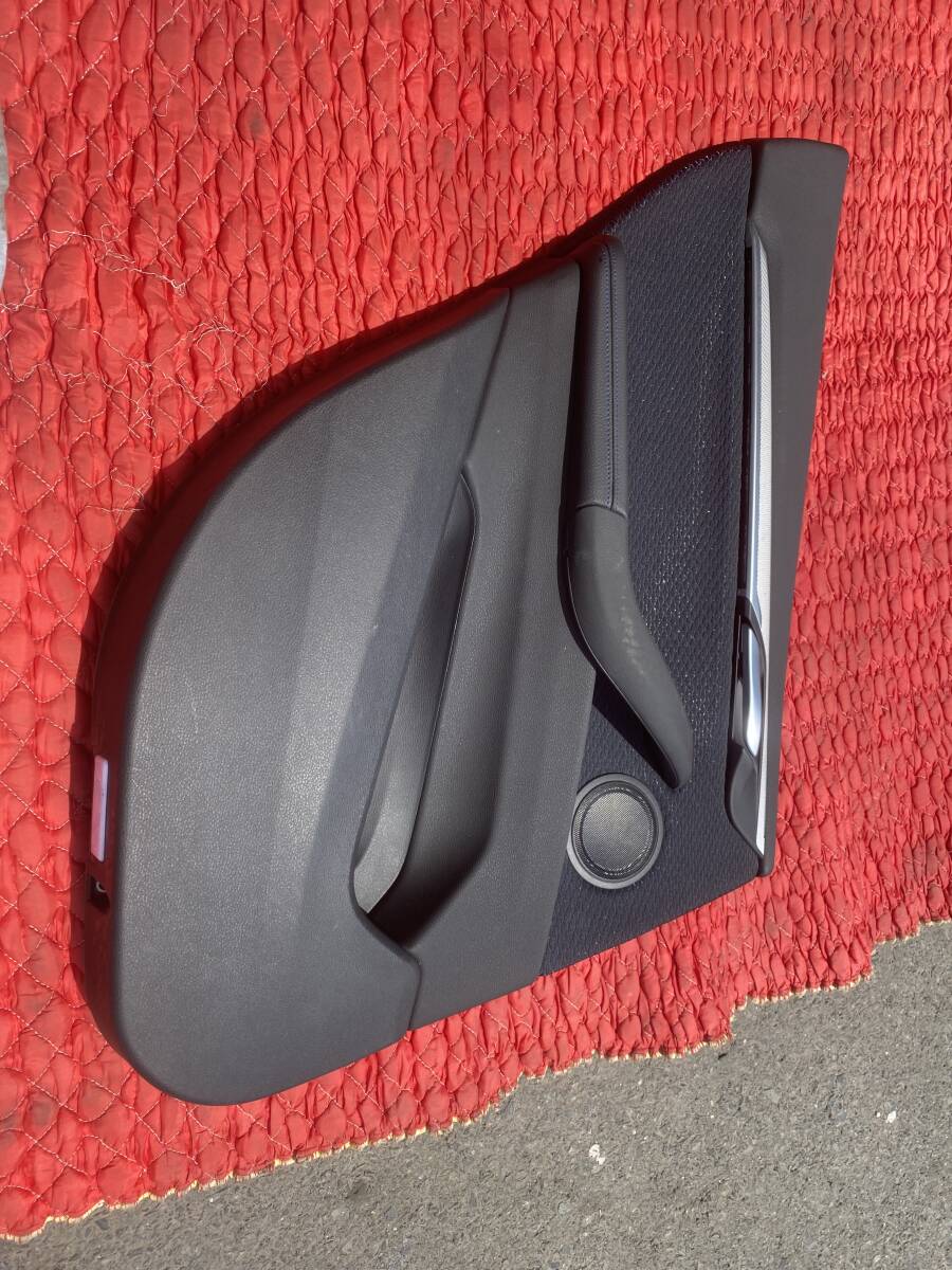 ◆P615-2◆BMW◆F48◆LDA-HT20◆X-Drive 18d◆Mスポーツ◆前期◆ブラックサファイア◆左リアドア内張◆中古品◆拍卖