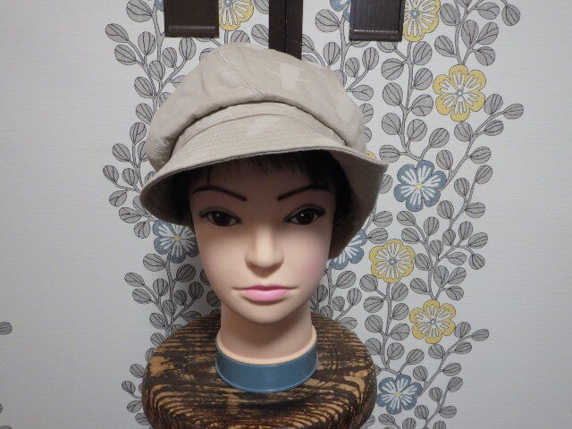 マンシングウエア 帽子 キャスケット ベージュ 総柄 ペンギンチャーム 2層生地拍卖