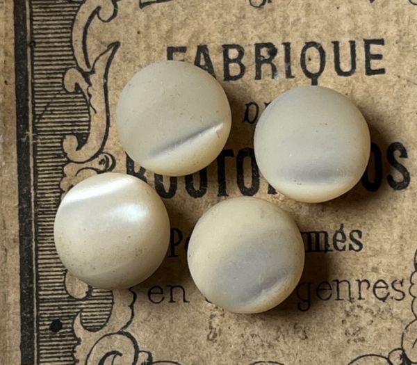 即決 シェルボタン 4個 φ10mm 丸 貝ボタン ヴィンテージ 素材 材料 リメイク ハンドメイドパーツ フランス輸入拍卖