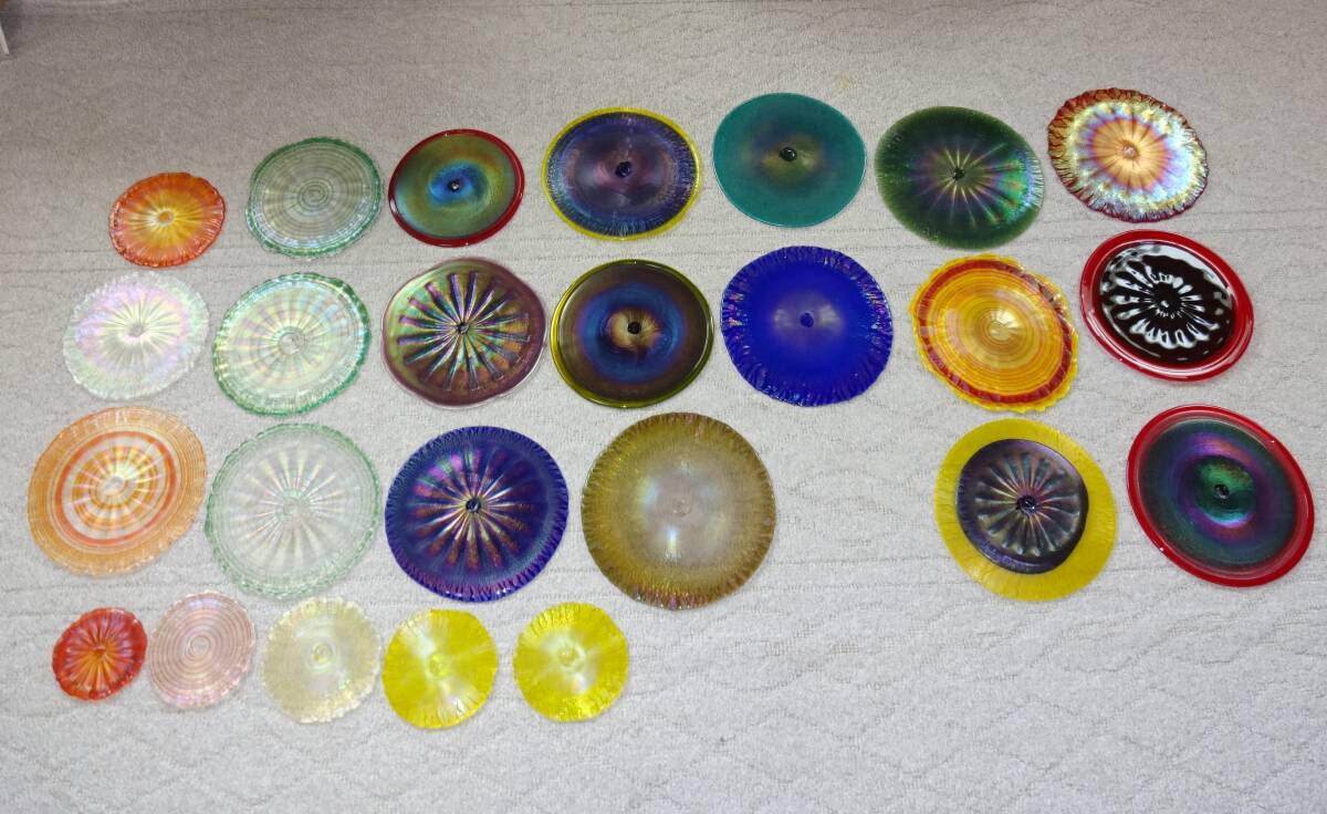 淳工房 工芸ガラス 丸板硝子25枚 色硝子 直径8.8cm~20.6cmまで25枚拍卖