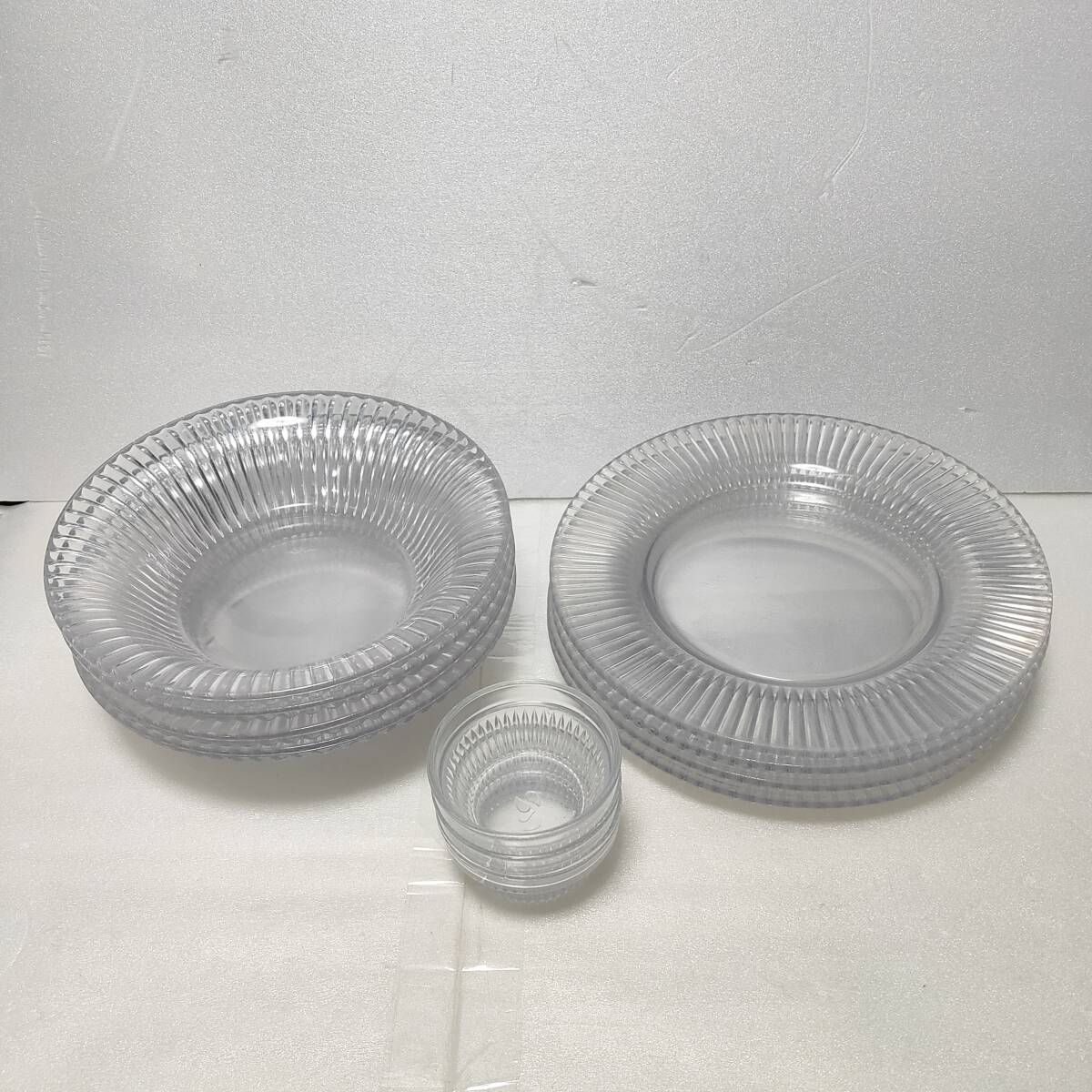 即決△ガラス皿/丸皿 中鉢 20.5㎝ 4枚/平皿 プレート皿 23㎝ 4枚/小皿 小鉢 7.5㎝ 3枚/食器/ガラス/フルーツ/サラダ/業務用【現状渡し】拍卖